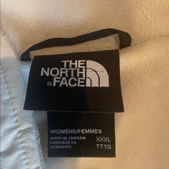 The North Face Women's windwall Hooded Vest - Picture 4 of 6